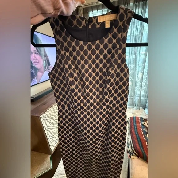 Elegant Banana Republic Navy and cream Sleeveless Dress - Picture 7 of 7